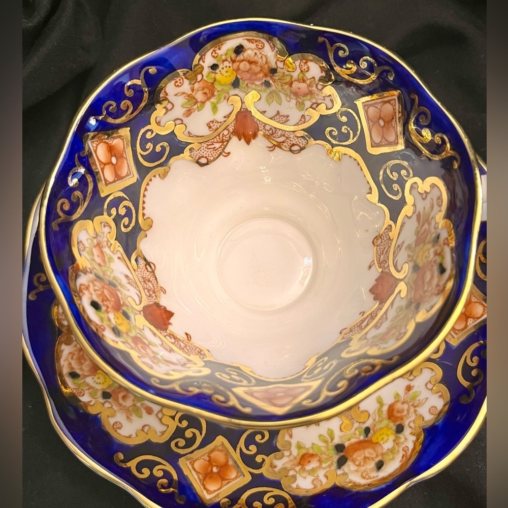 Royal Albert Heirloom Teacup Saucer Set Bone China England Imari Cobalt Gold VTG - Picture 11 of 17